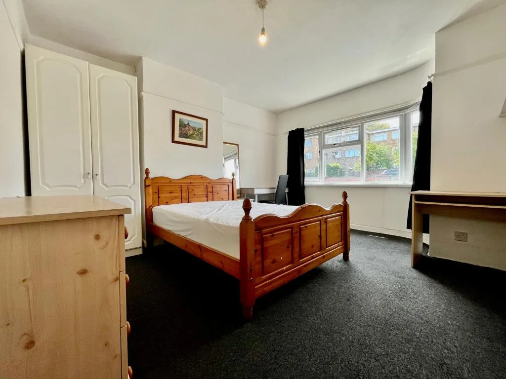 7 bedroom semi-detached house for rent