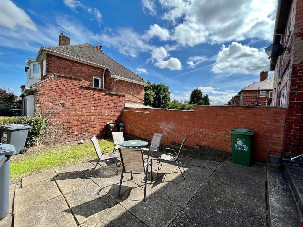 7 bedroom semi-detached house for rent