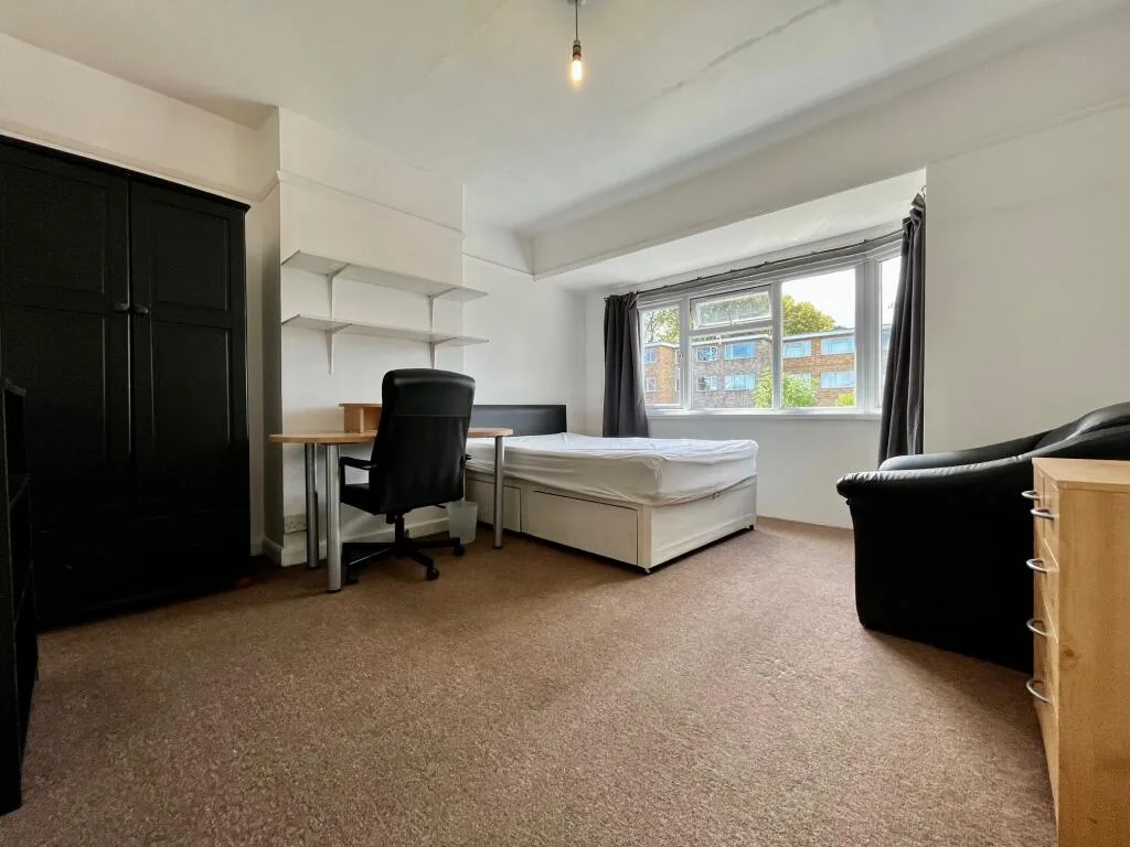 7 bedroom semi-detached house for rent