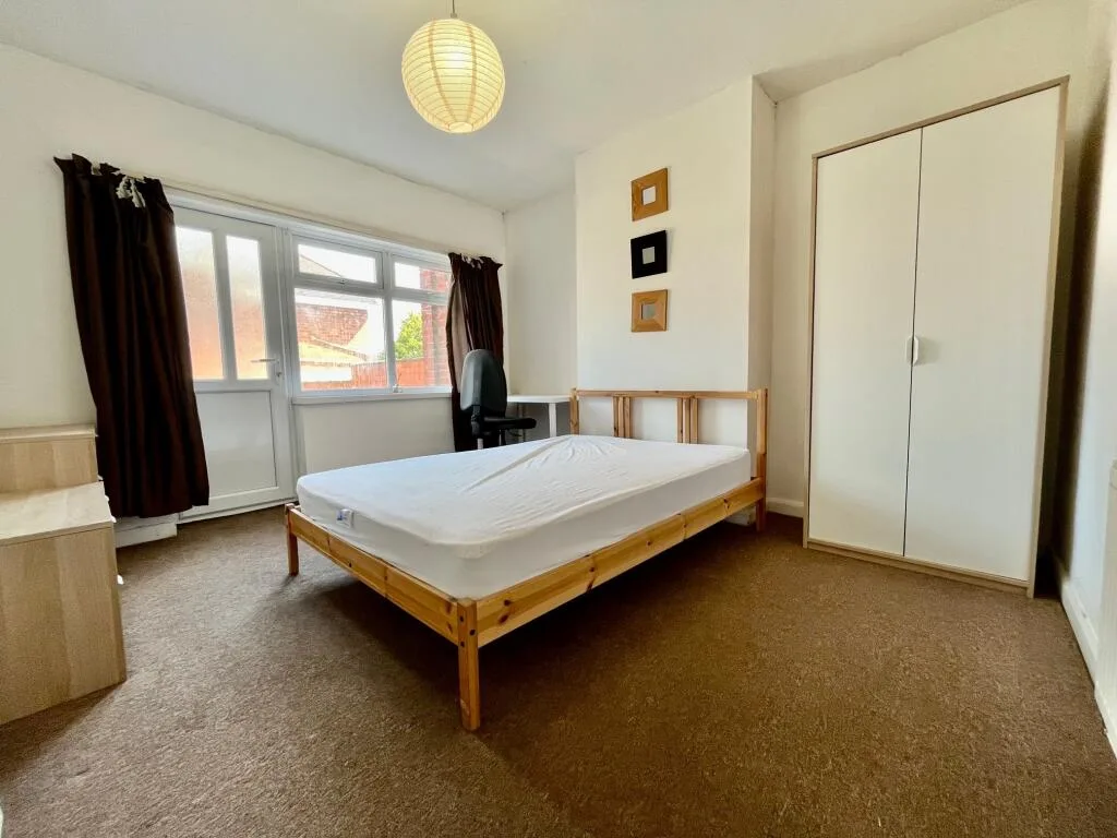 7 bedroom semi-detached house for rent