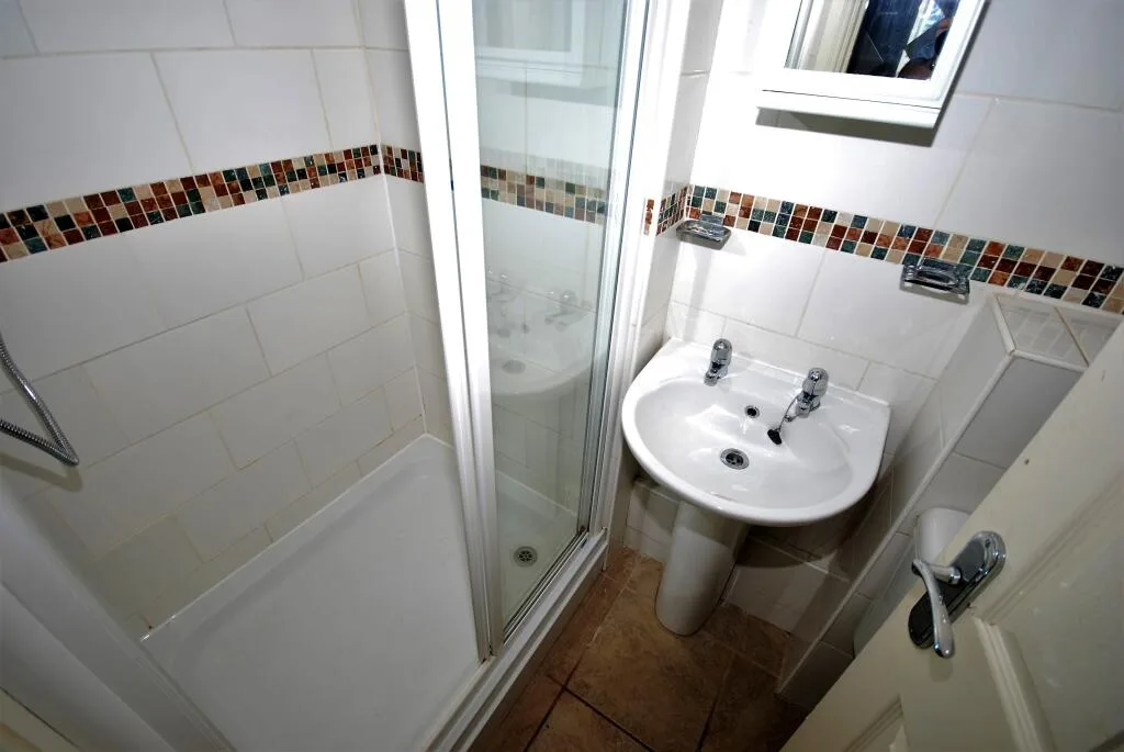 6 bedroom flat for rent