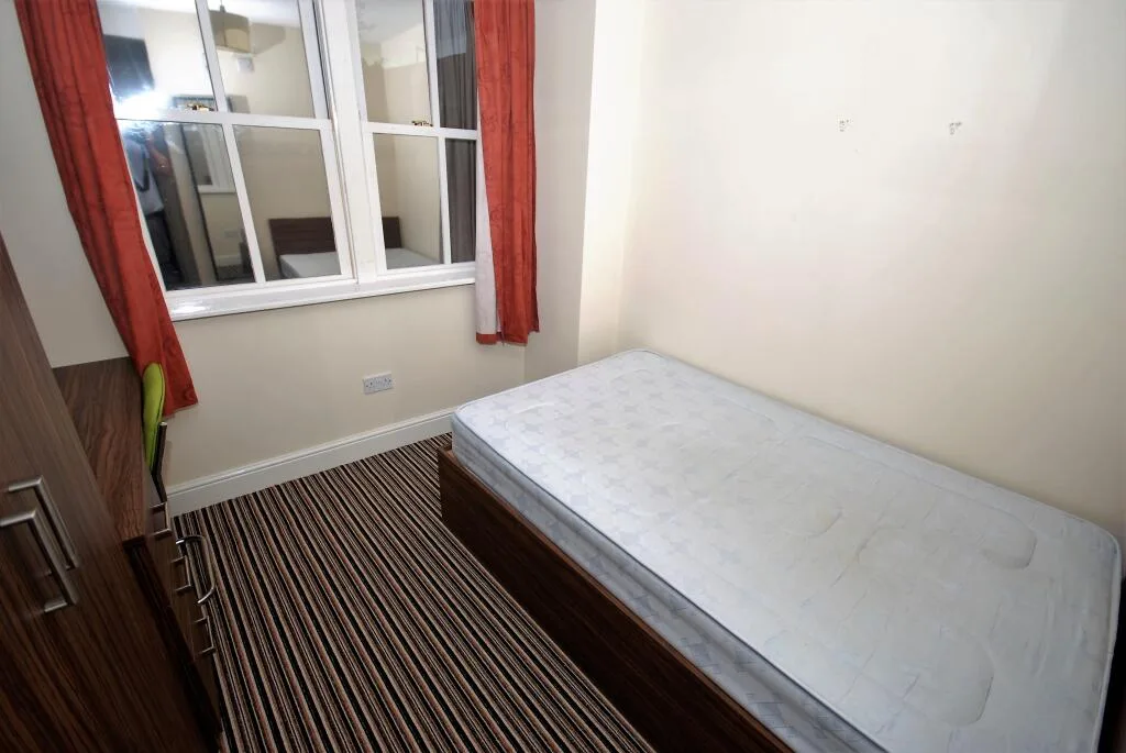 6 bedroom flat for rent