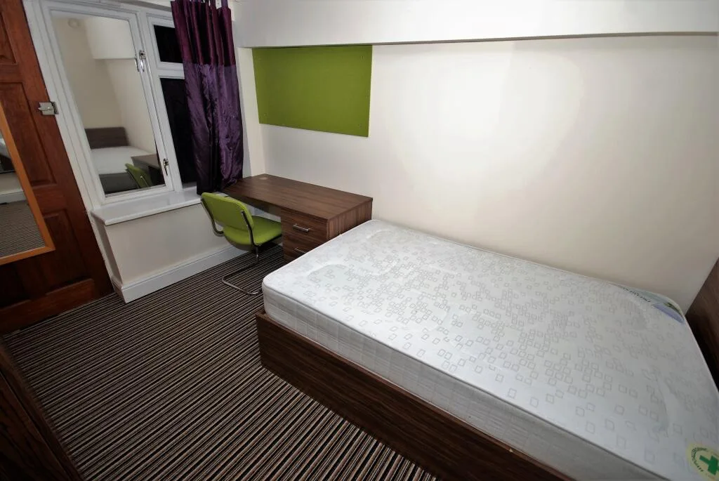 6 bedroom flat for rent