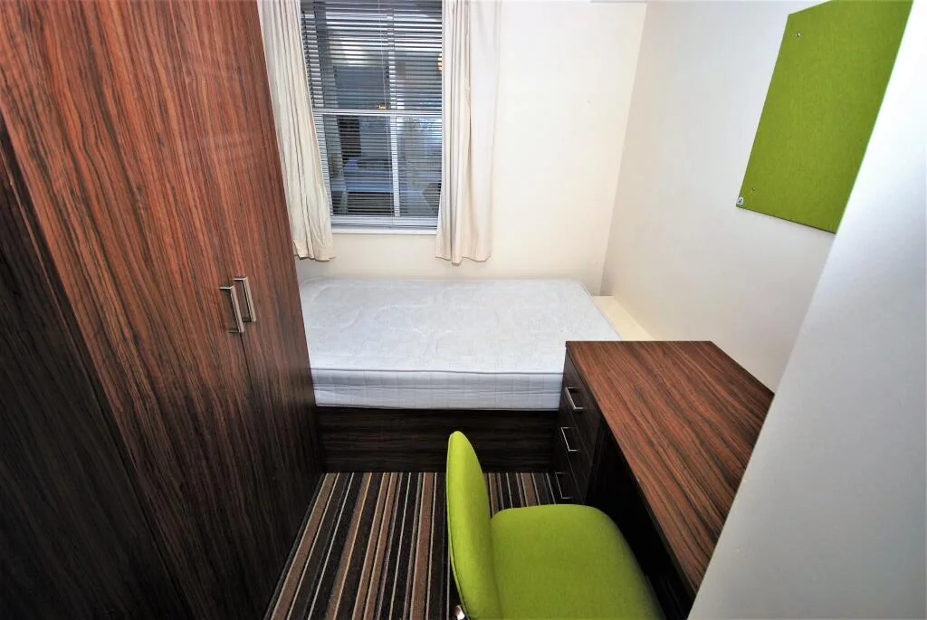 6 bedroom flat for rent