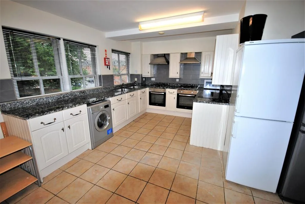 7 bedroom flat for rent