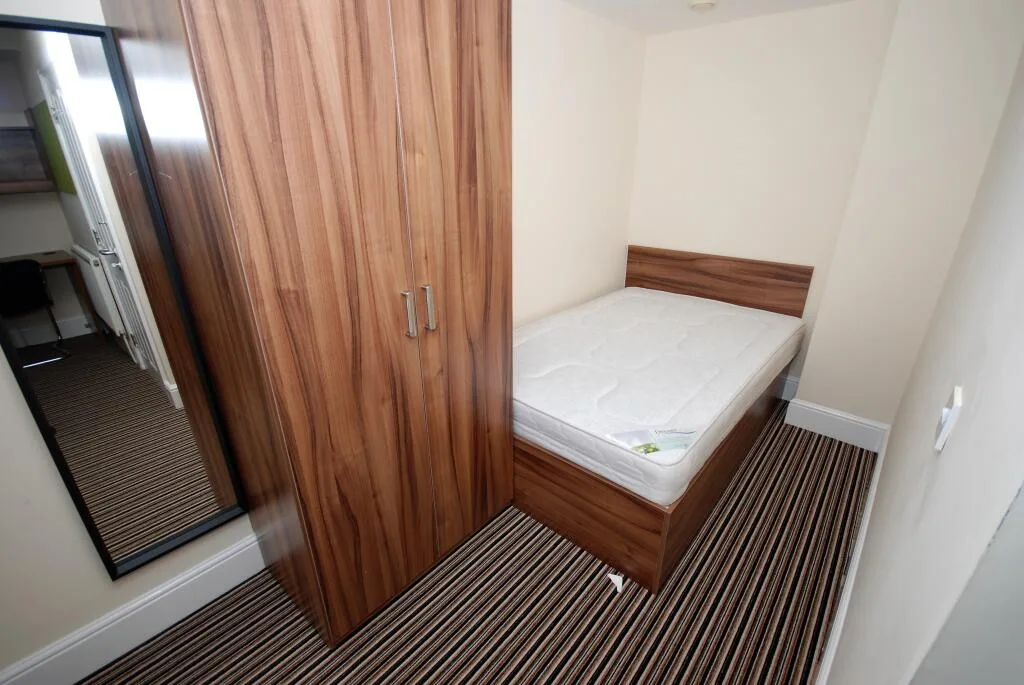 7 bedroom flat for rent