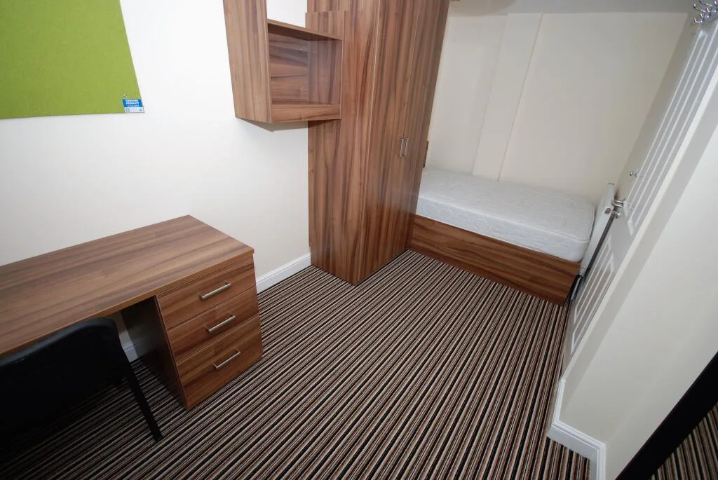 7 bedroom flat for rent