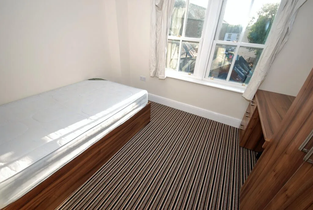 7 bedroom flat for rent