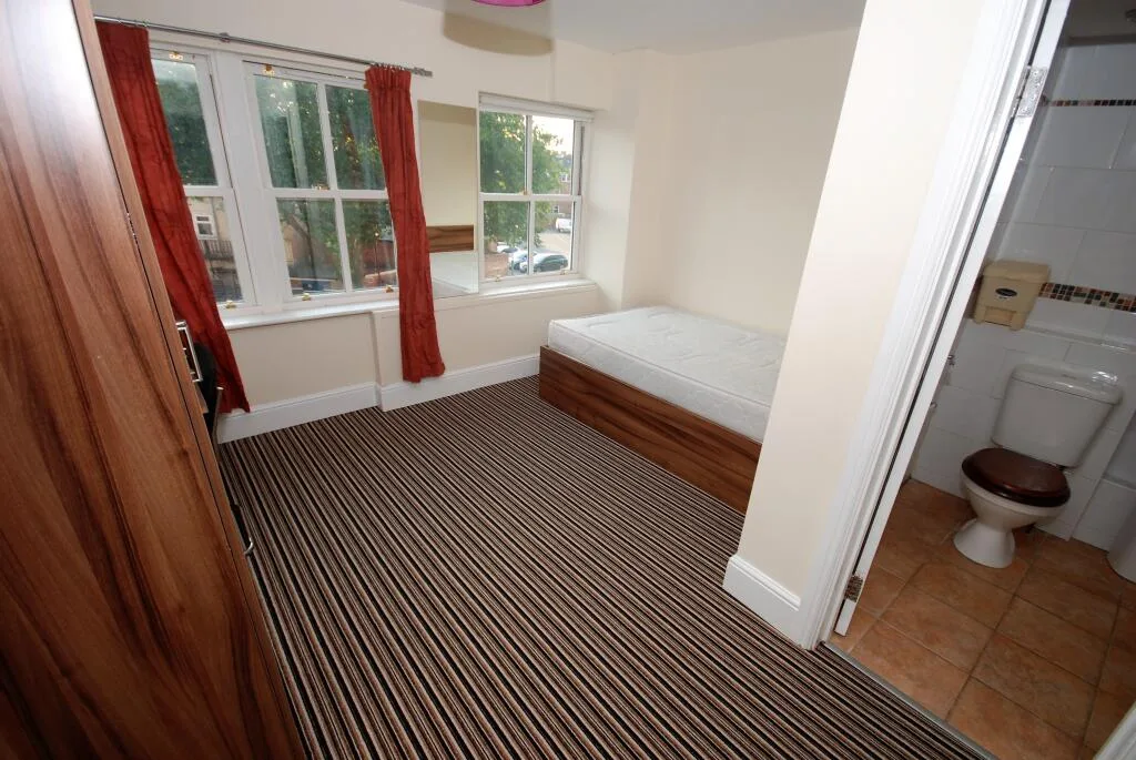 7 bedroom flat for rent