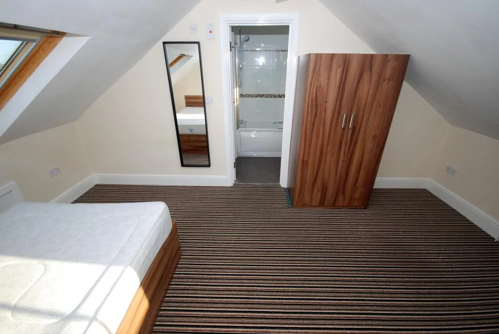 7 bedroom flat for rent