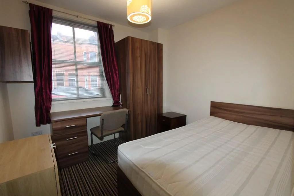 6 bedroom flat for rent