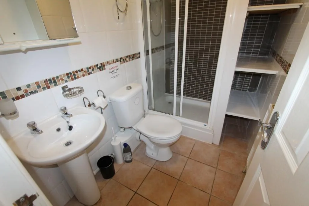 6 bedroom flat for rent