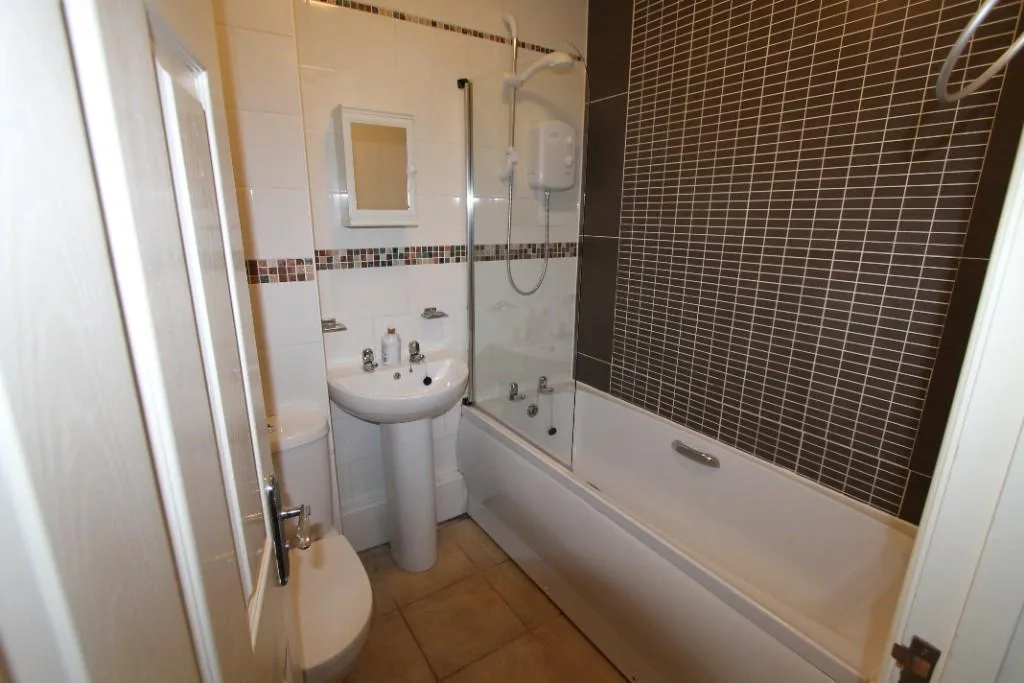 6 bedroom flat for rent