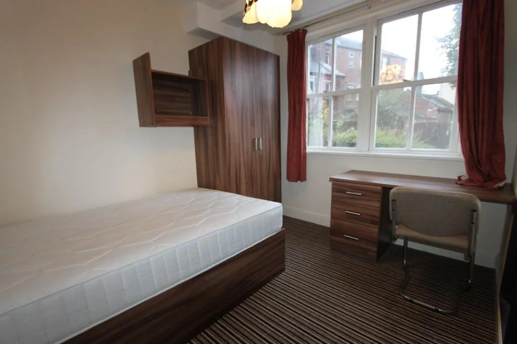 6 bedroom flat for rent