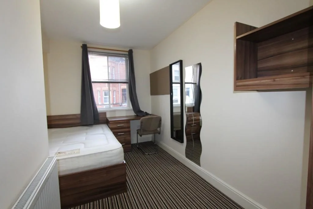 6 bedroom flat for rent