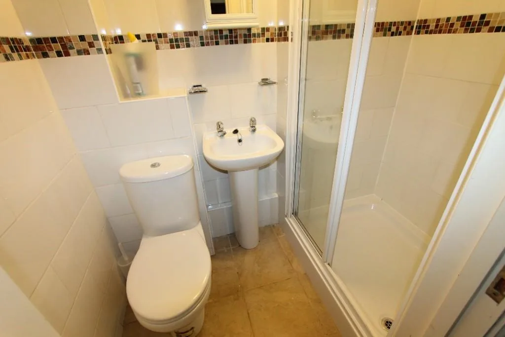 6 bedroom flat for rent