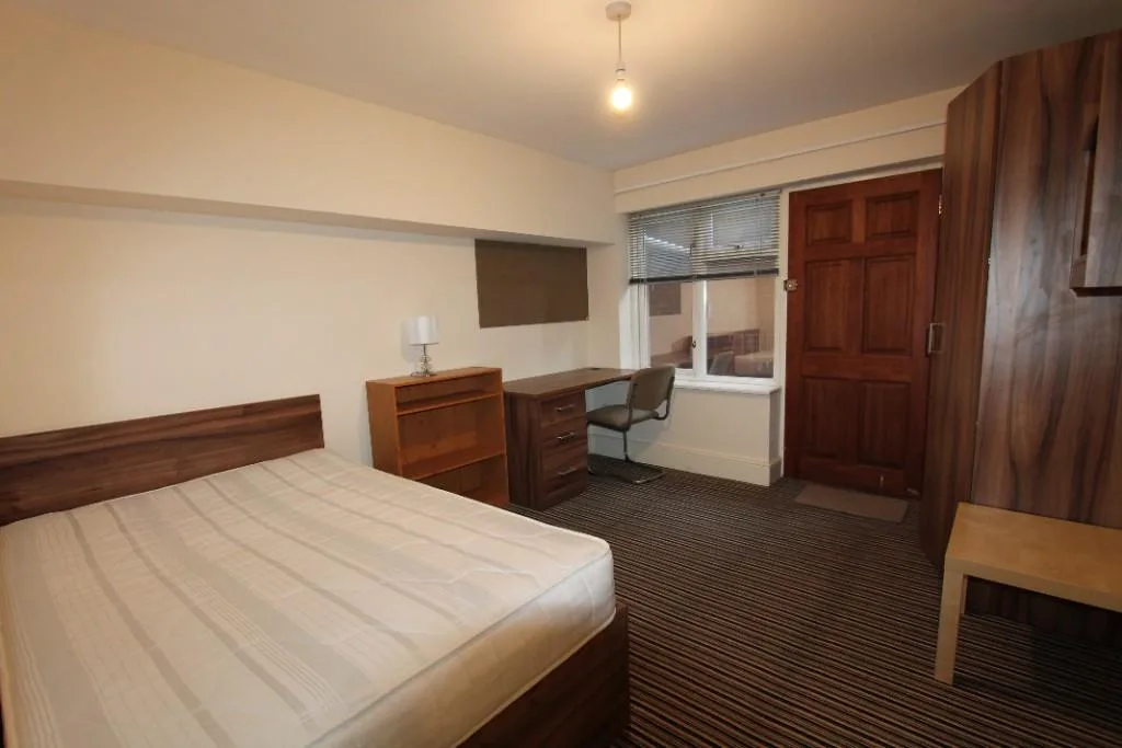 6 bedroom flat for rent