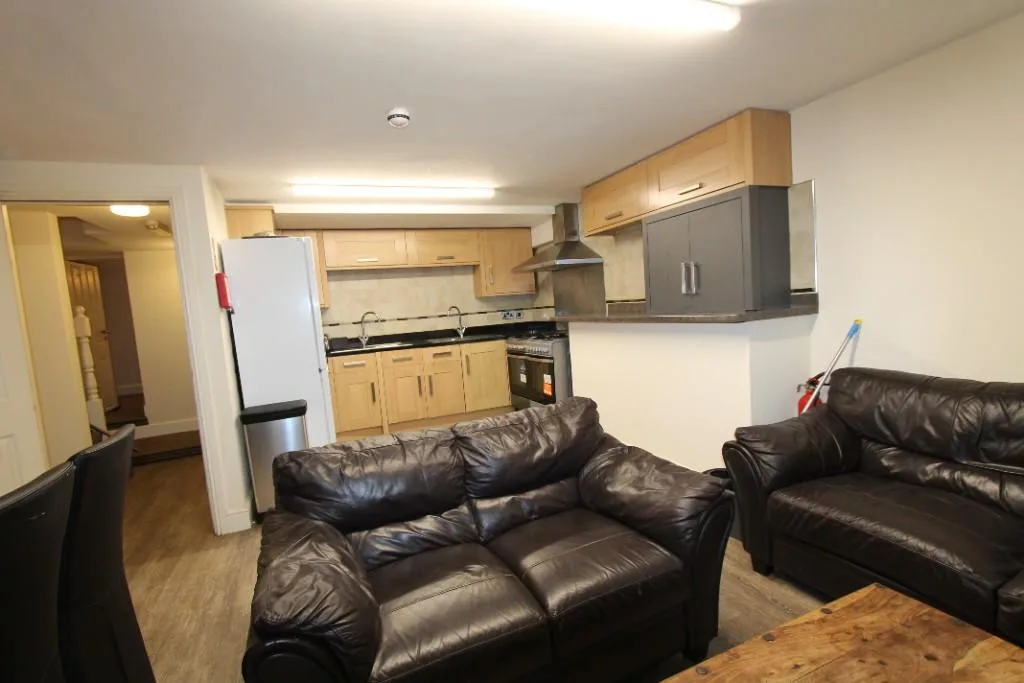 7 bedroom flat for rent