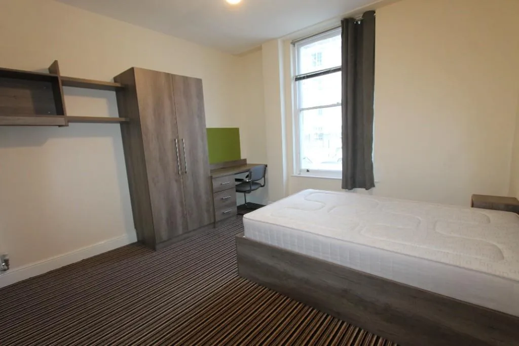 7 bedroom flat for rent
