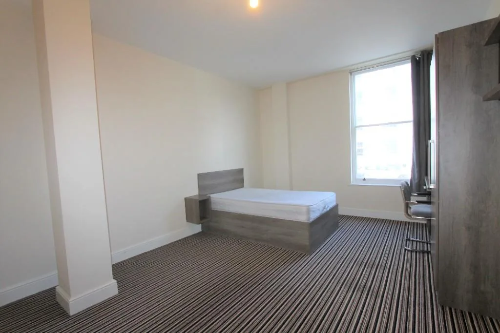 7 bedroom flat for rent
