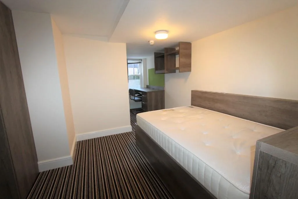 7 bedroom flat for rent