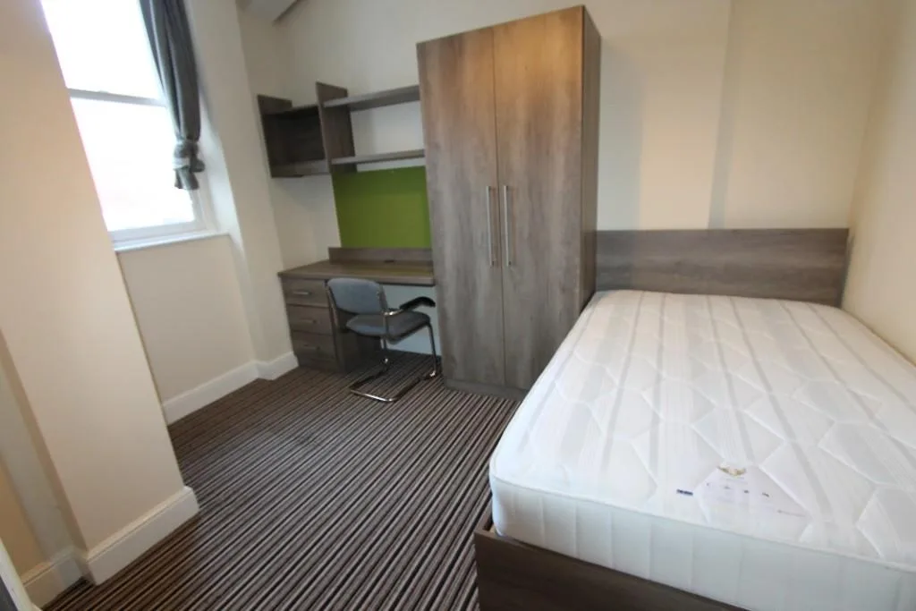 7 bedroom flat for rent
