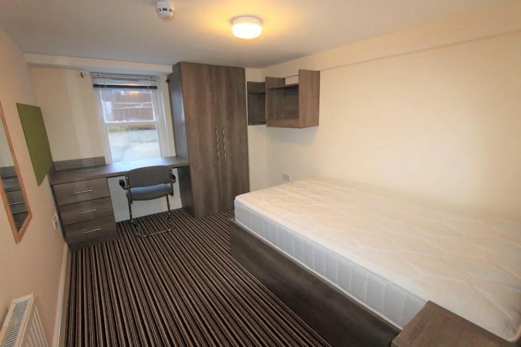 7 bedroom flat for rent