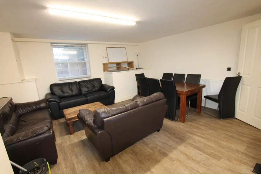 7 bedroom flat for rent