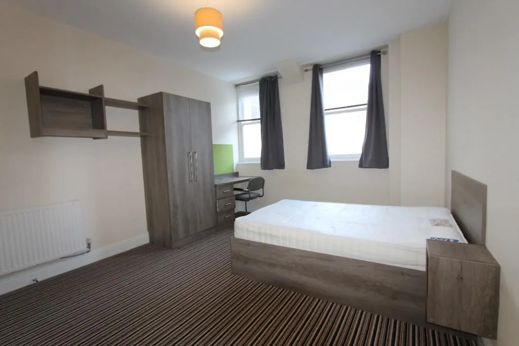 7 bedroom flat for rent