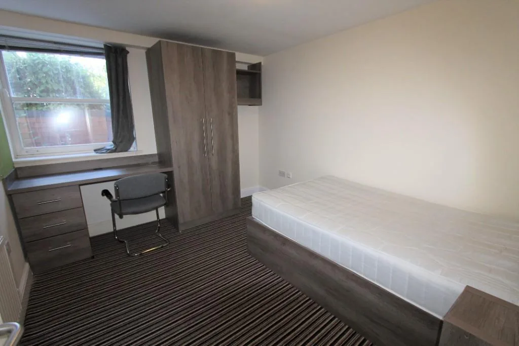 7 bedroom flat for rent