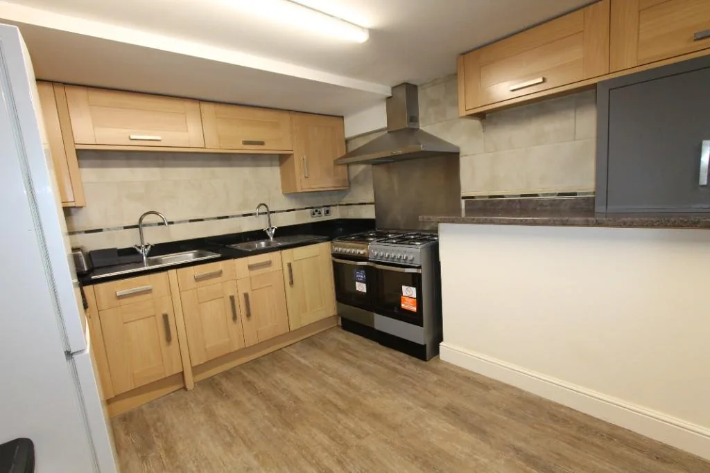 7 bedroom flat for rent