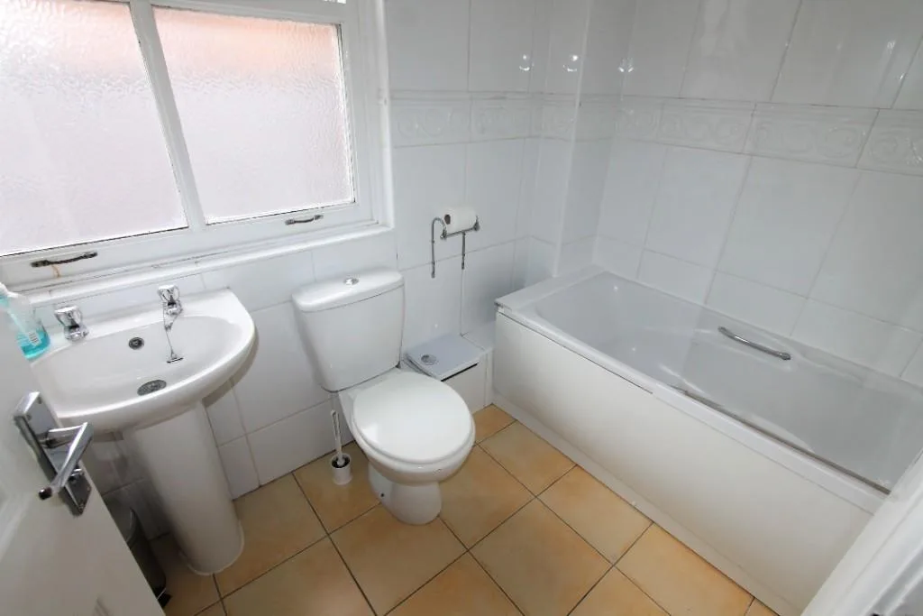 6 bedroom flat for rent