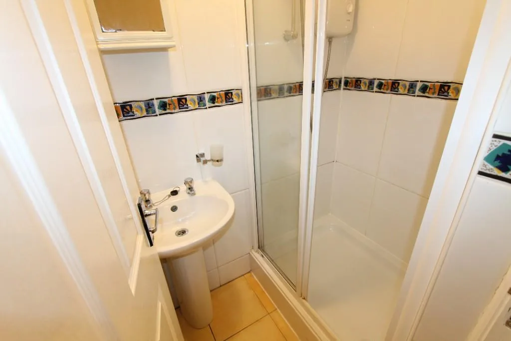 6 bedroom flat for rent