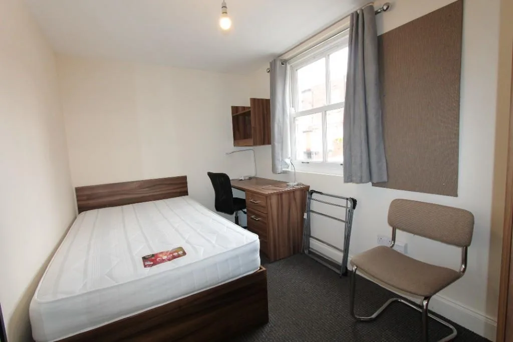 6 bedroom flat for rent