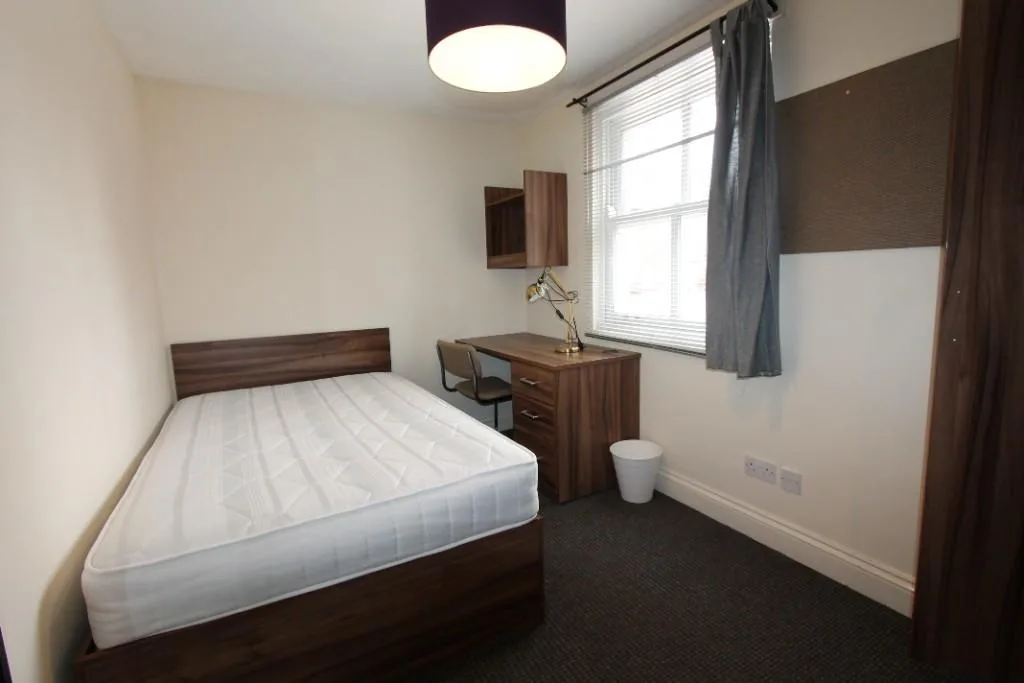 6 bedroom flat for rent