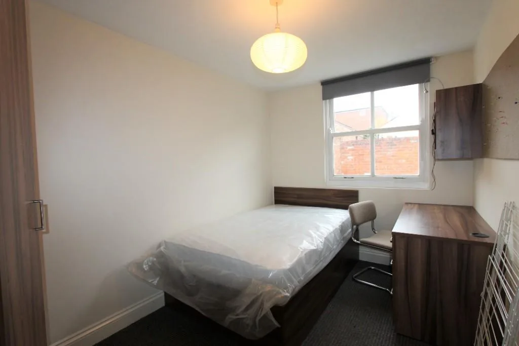 6 bedroom flat for rent