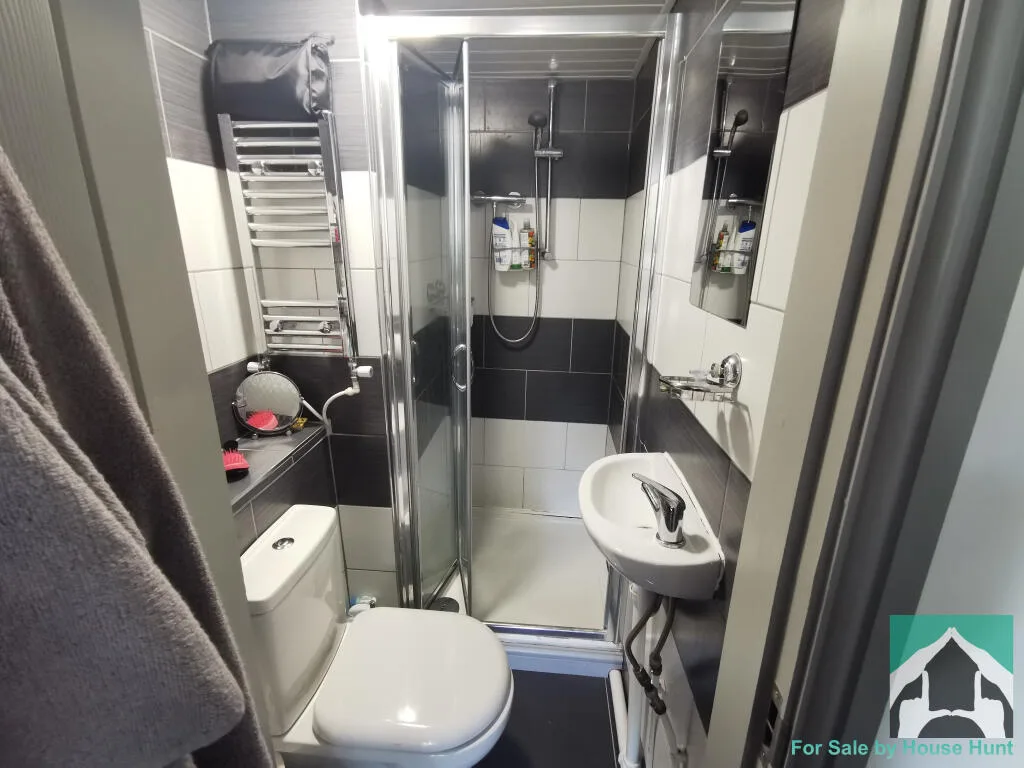 8 bedroom terraced house for rent