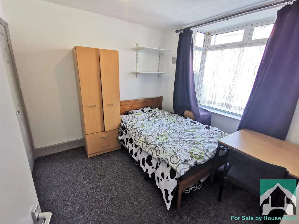 8 bedroom terraced house for rent
