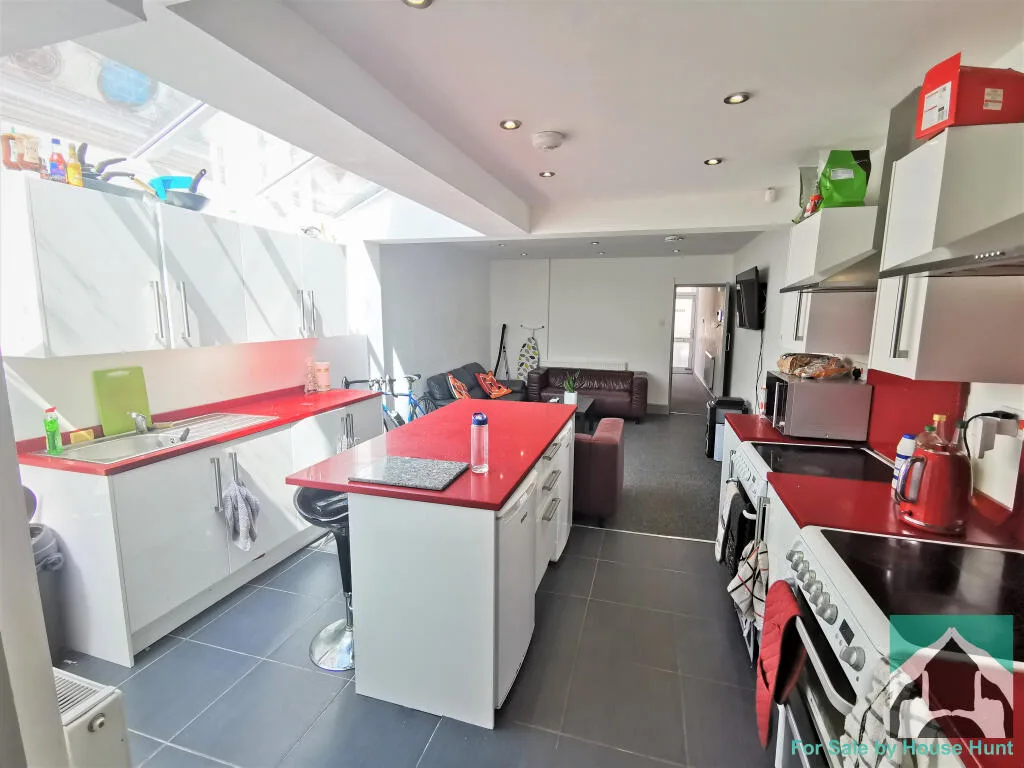 8 bedroom terraced house for rent