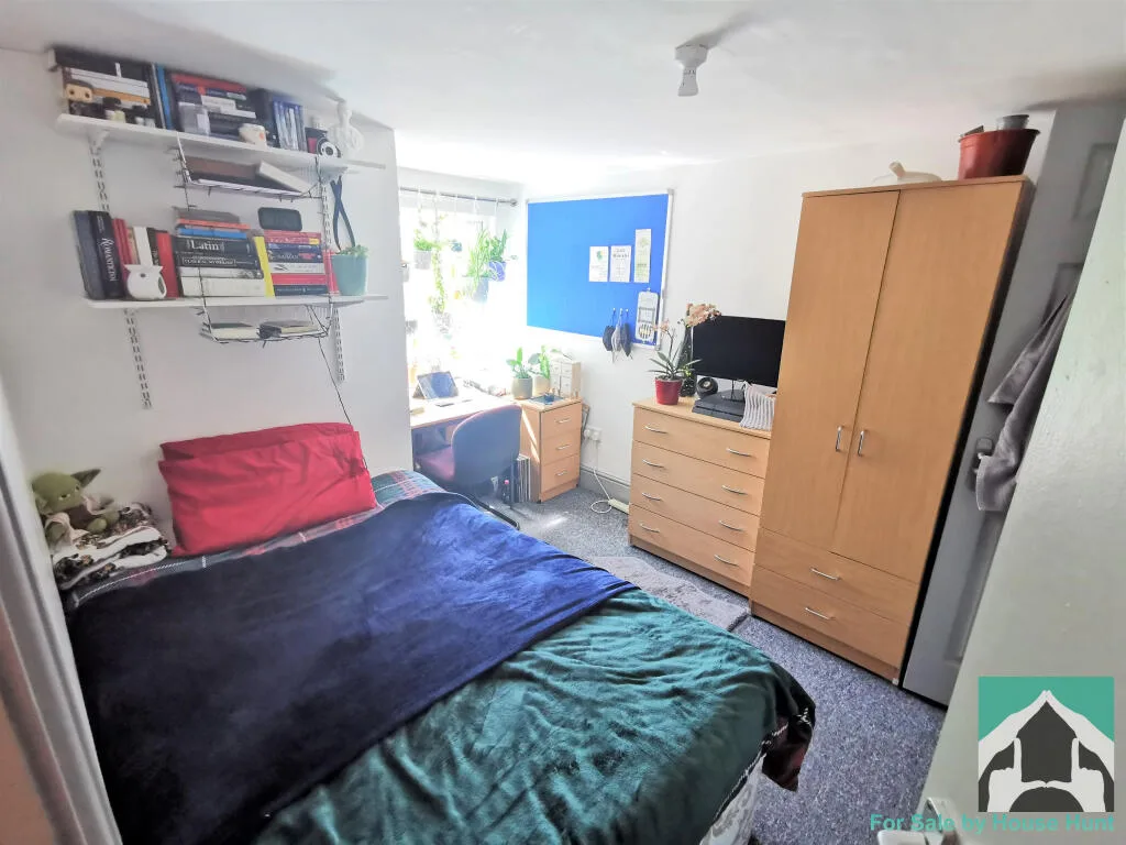 8 bedroom terraced house for rent