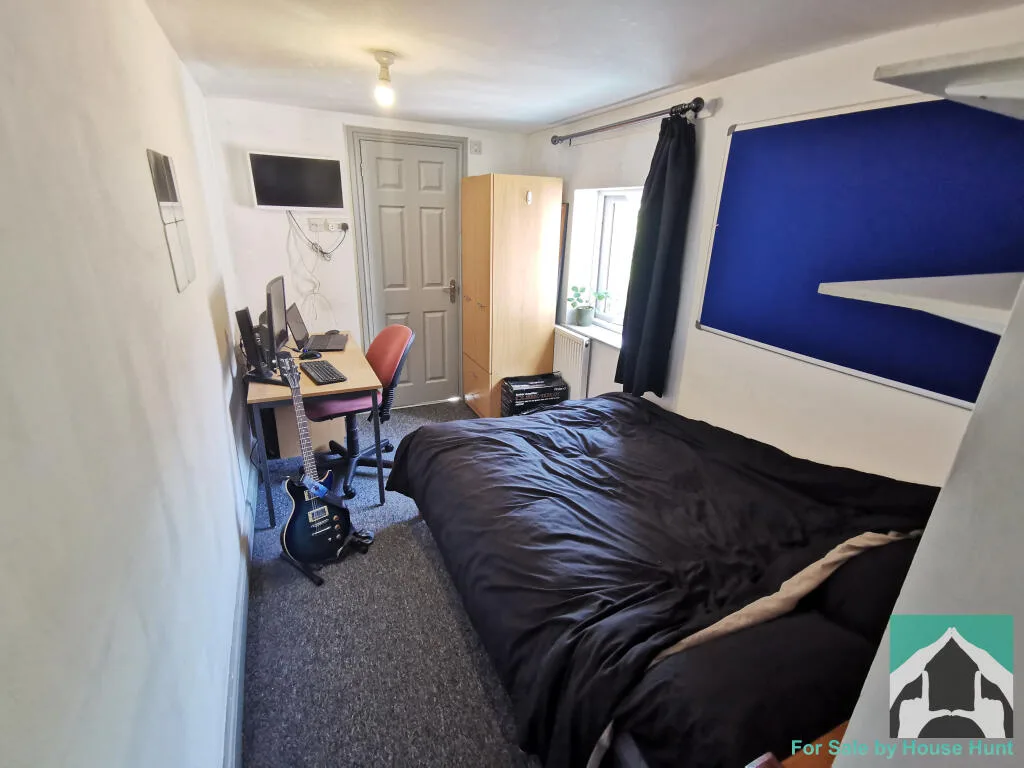 8 bedroom terraced house for rent