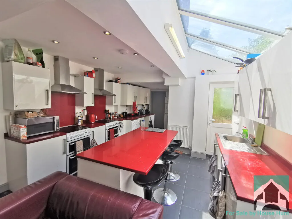 8 bedroom terraced house for rent