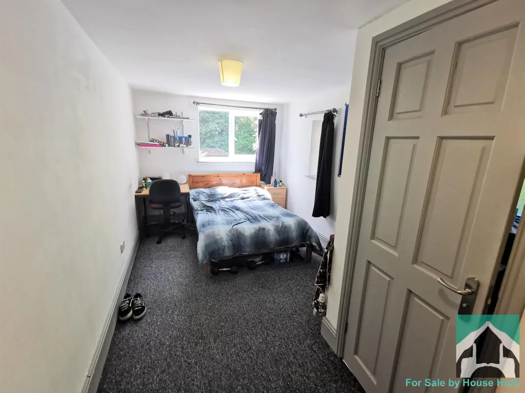 8 bedroom terraced house for rent