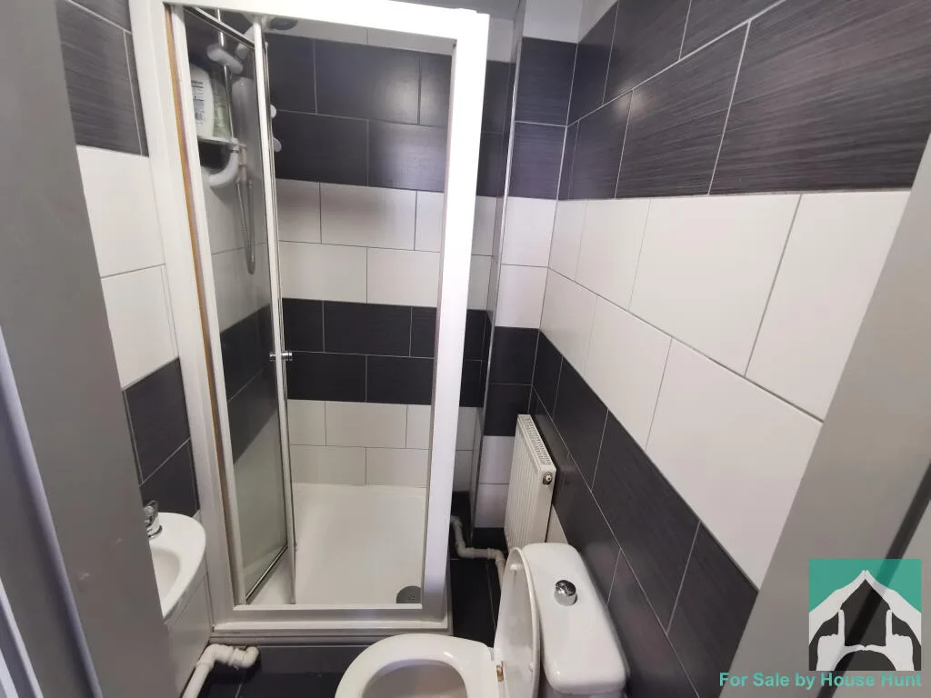 8 bedroom terraced house for rent