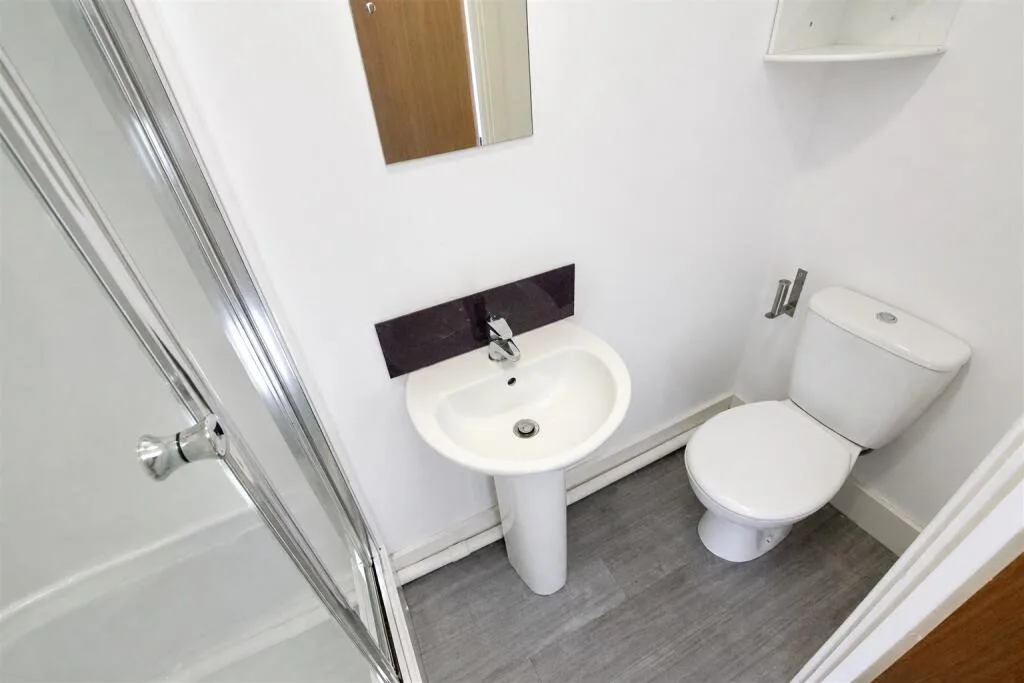 6 bedroom house for rent