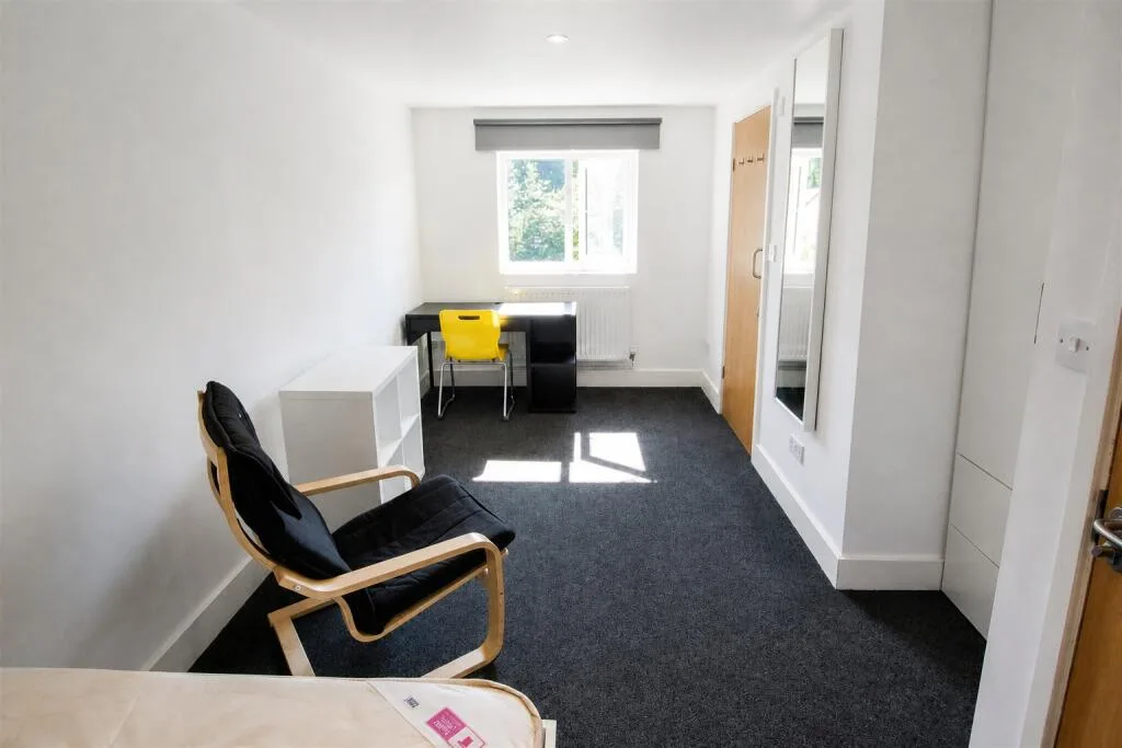 6 bedroom house for rent