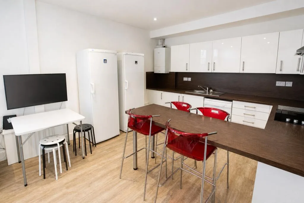 6 bedroom house for rent