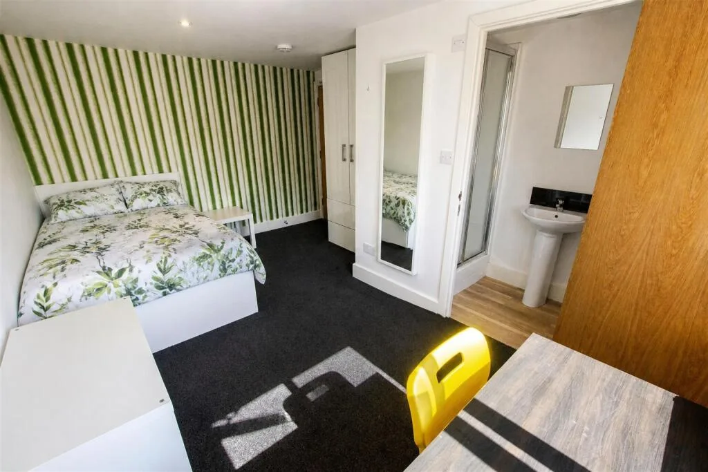 6 bedroom house for rent