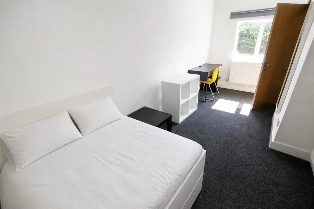 6 bedroom house for rent