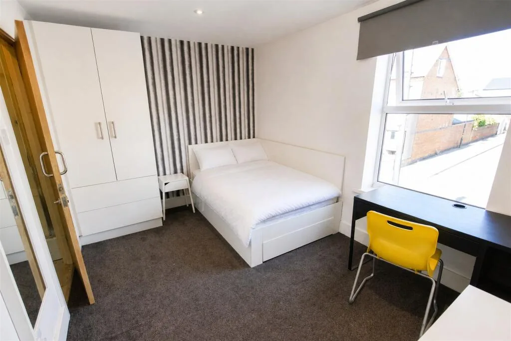 6 bedroom house for rent